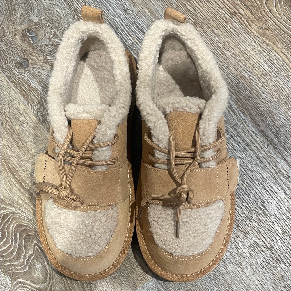 Women's Tan Moccasin Shoes
